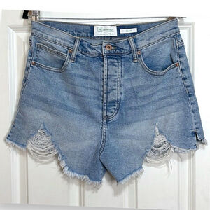 Jean Shorts Juniors Size 7/28 High Rise 3.5” Light Wash